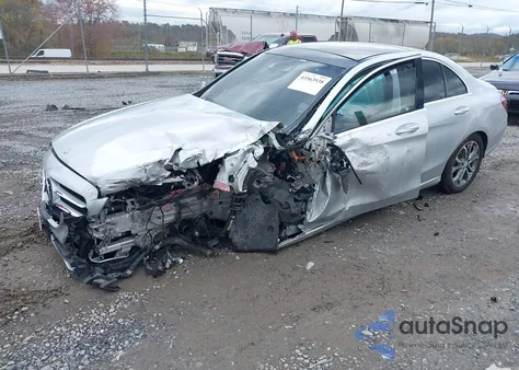 2015 Mercedes-Benz C 300 4Matic из США, поврежденный, VIN 55SWF4KB4FU006763